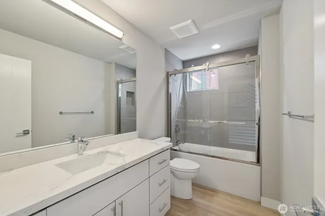 $2,950 | 527 South Cloverdale Street, Unit A, Seattle, WA 98108