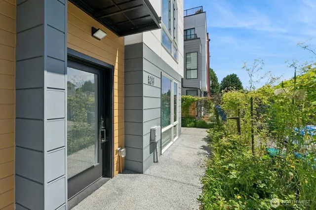 $2,950 | 527 South Cloverdale Street, Unit A, Seattle, WA 98108