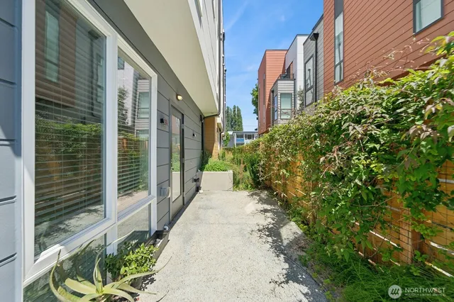 $2,950 | 527 South Cloverdale Street, Unit A, Seattle, WA 98108