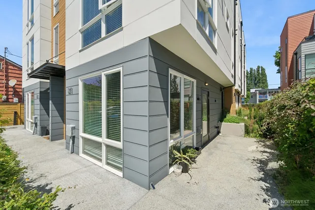 $2,950 | 527 South Cloverdale Street, Unit A, Seattle, WA 98108