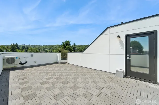 $2,950 | 527 South Cloverdale Street, Unit A, Seattle, WA 98108