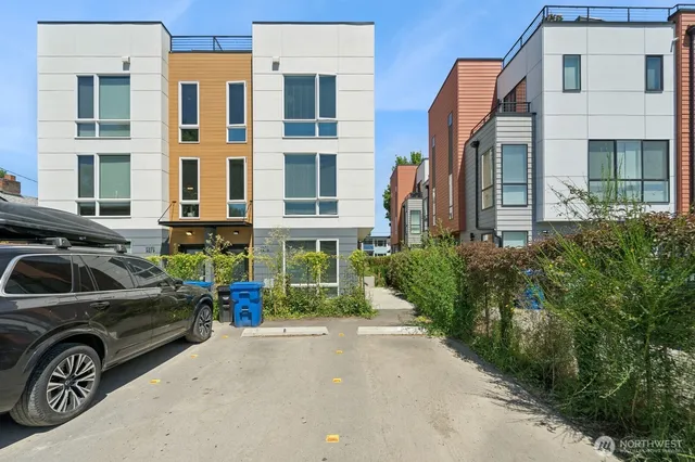 $2,950 | 527 South Cloverdale Street, Unit A, Seattle, WA 98108