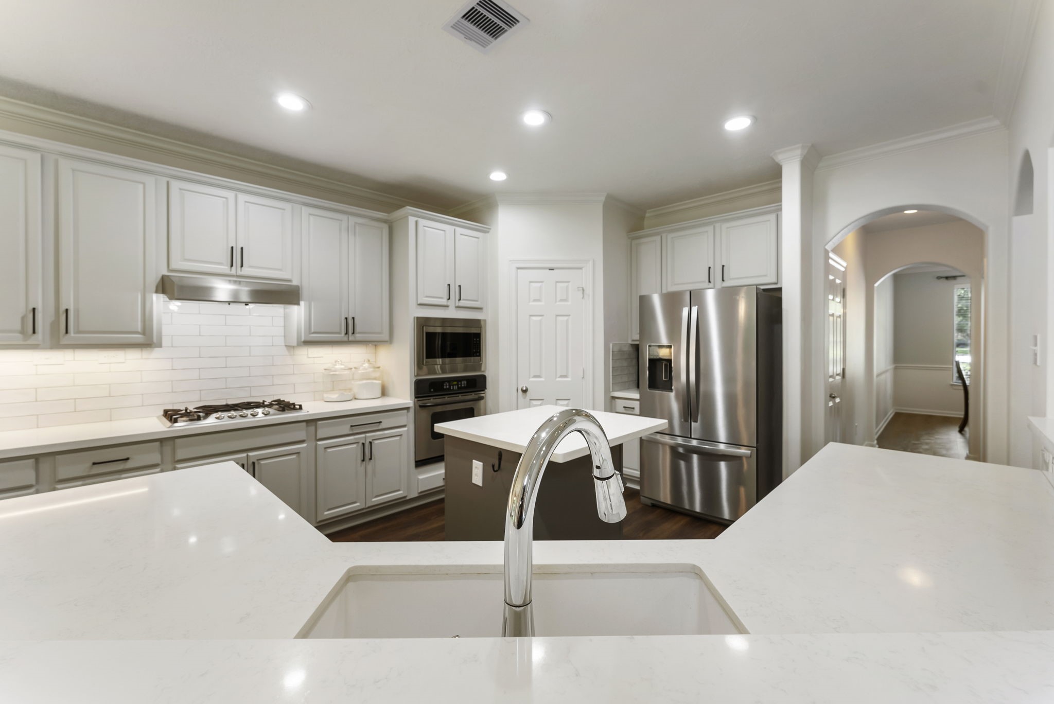 6643 Knollbridge Lane Spring, TX 77379 - Photo 10 of 50 Stainless steel appliances, and tons of counter and cabinet space.