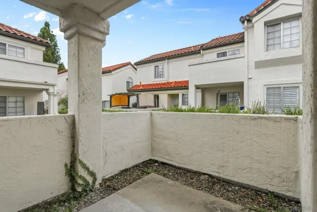 a view of house with street