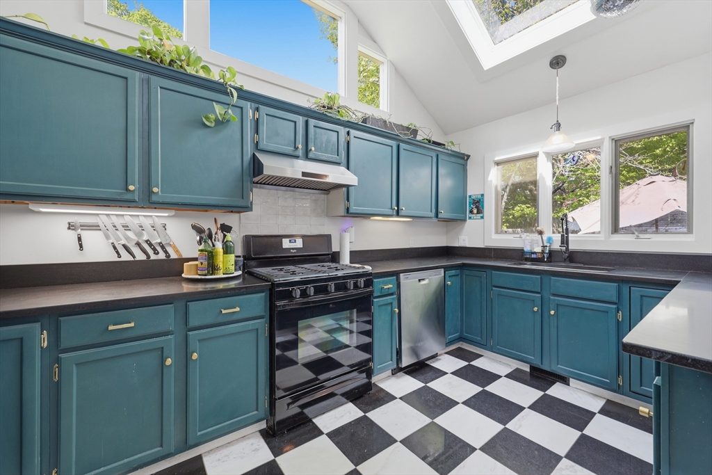 3 1/2 Orchard Street Amesbury, MA 01913 - Photo 10 of 35 Gallery Image 10