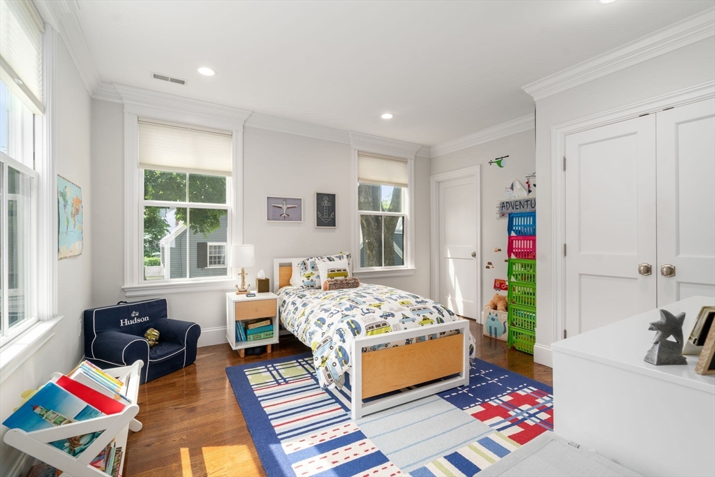 35 Lenox Street Newton, MA 02465 - Photo 12 of 24