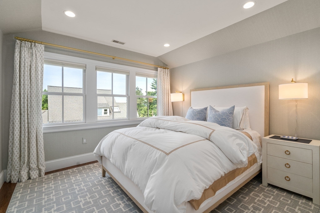 35 Lenox Street Newton, MA 02465 - Photo 13 of 24