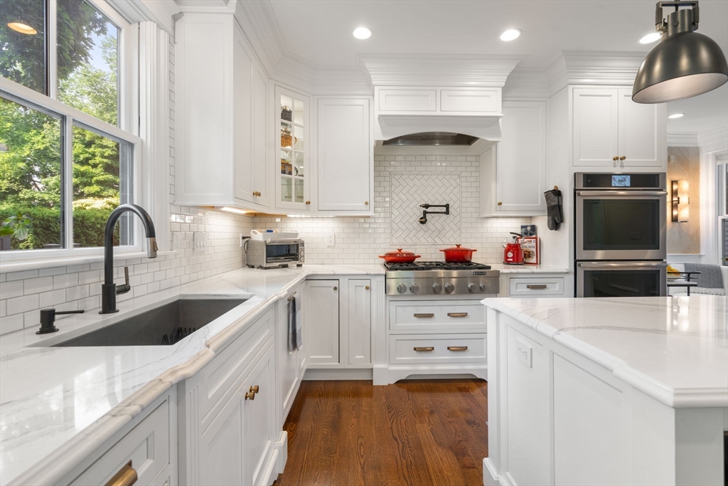 35 Lenox Street Newton, MA 02465 - Photo 2 of 24