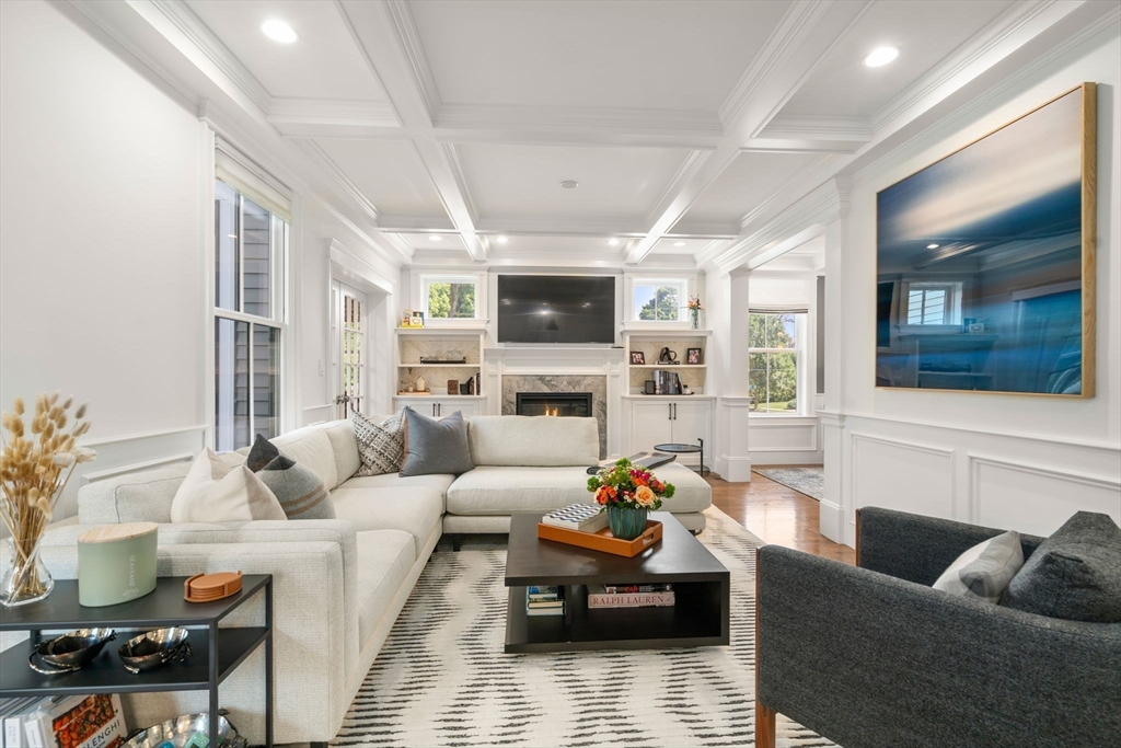 35 Lenox Street Newton, MA 02465 - Photo 4 of 24