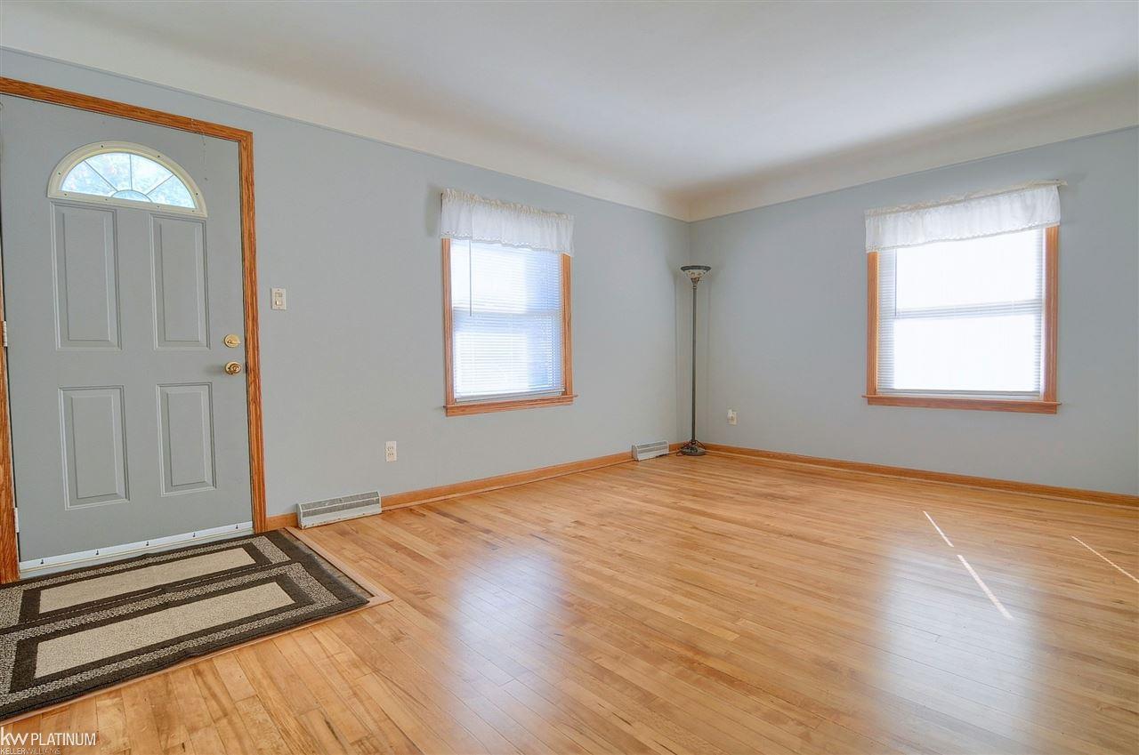 24329 Dale Avenue Eastpointe, MI 48021 - Photo 4 of 24 50026592-3.JPG