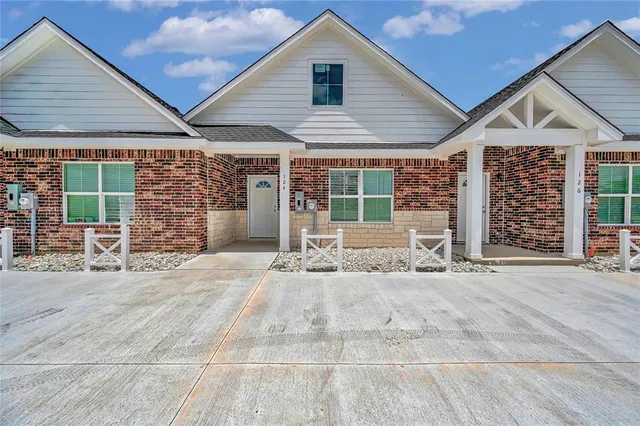 $198,900 | 124 Morris Court, McGregor, TX 76657