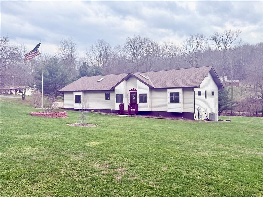 198 Leslie Road Valencia, PA 16059 - Photo 4 of 43 a front view of a house with yard and green space
