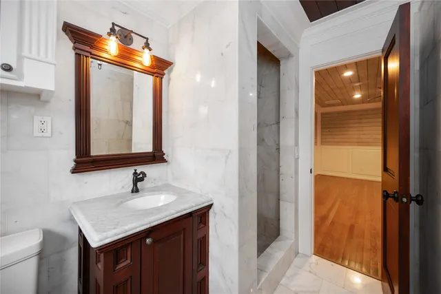 a bathroom with a toilet and a shower