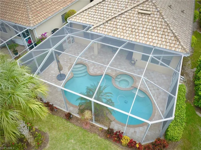 a view of an outdoor space