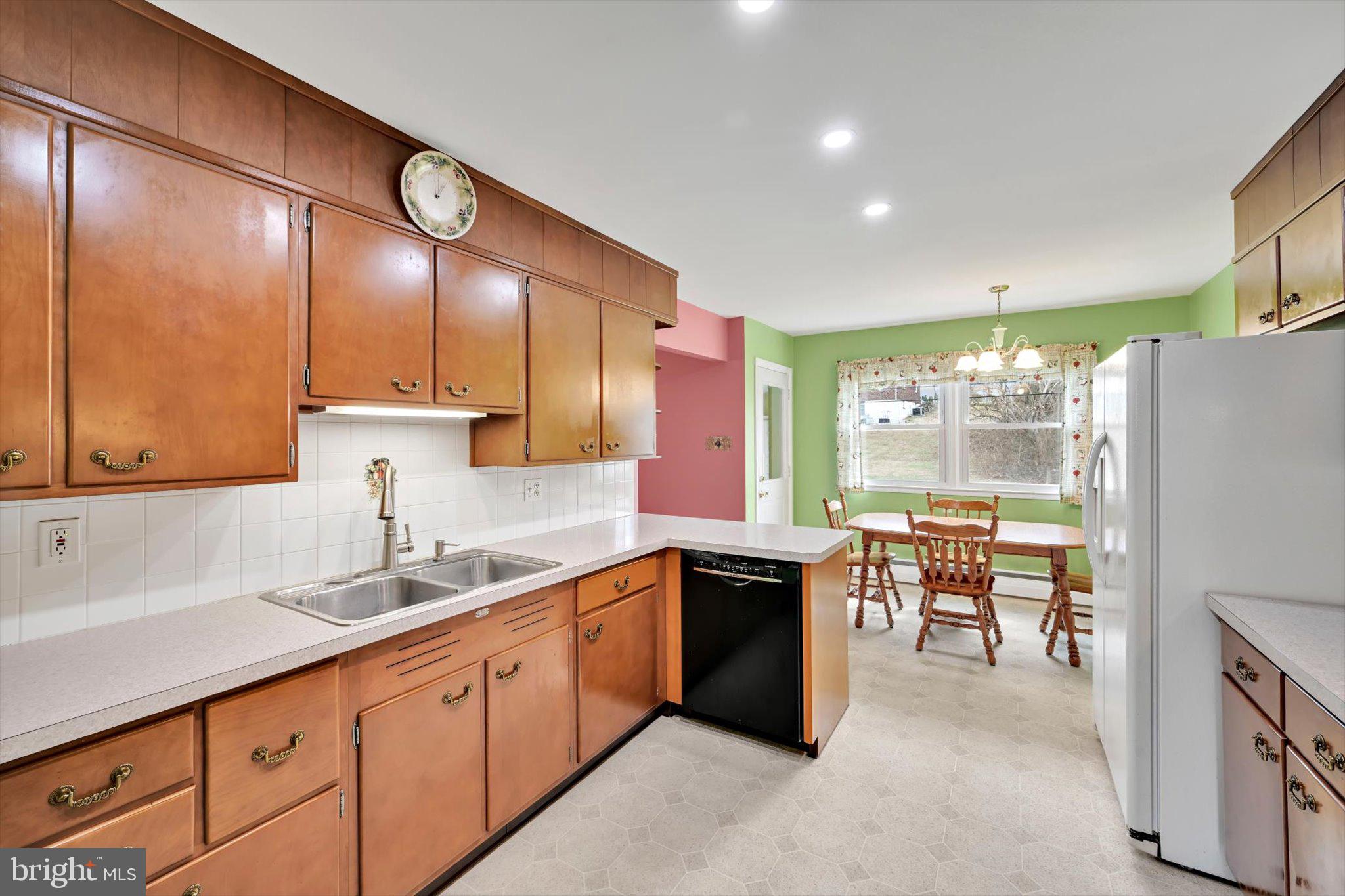 2910 Curtis Road Reading, PA 19609 - Photo 12 of 46