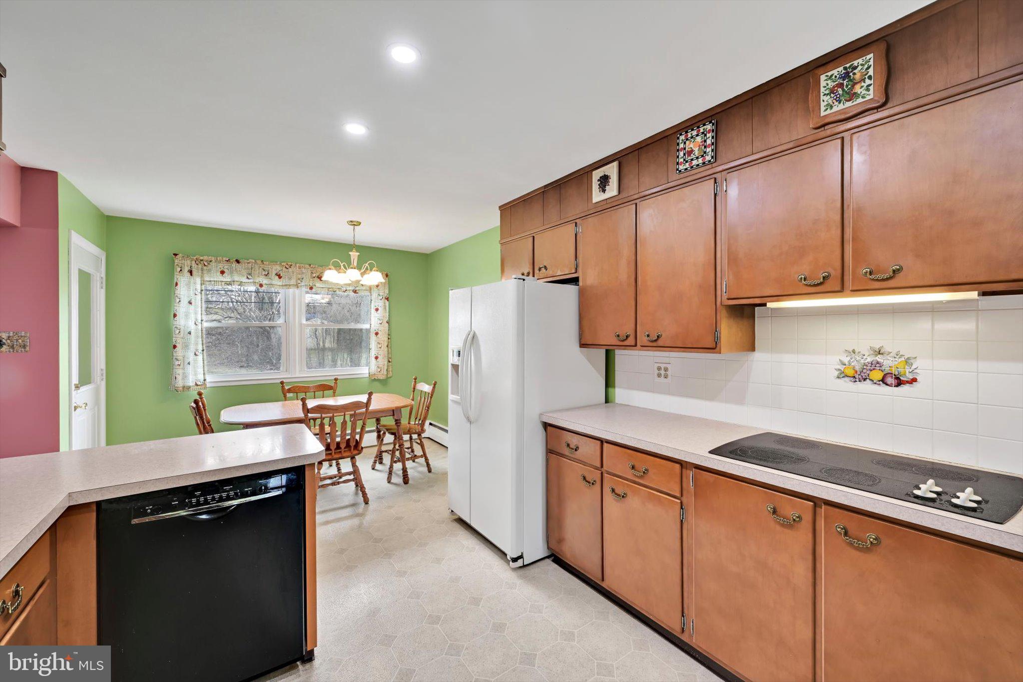 2910 Curtis Road Reading, PA 19609 - Photo 13 of 46