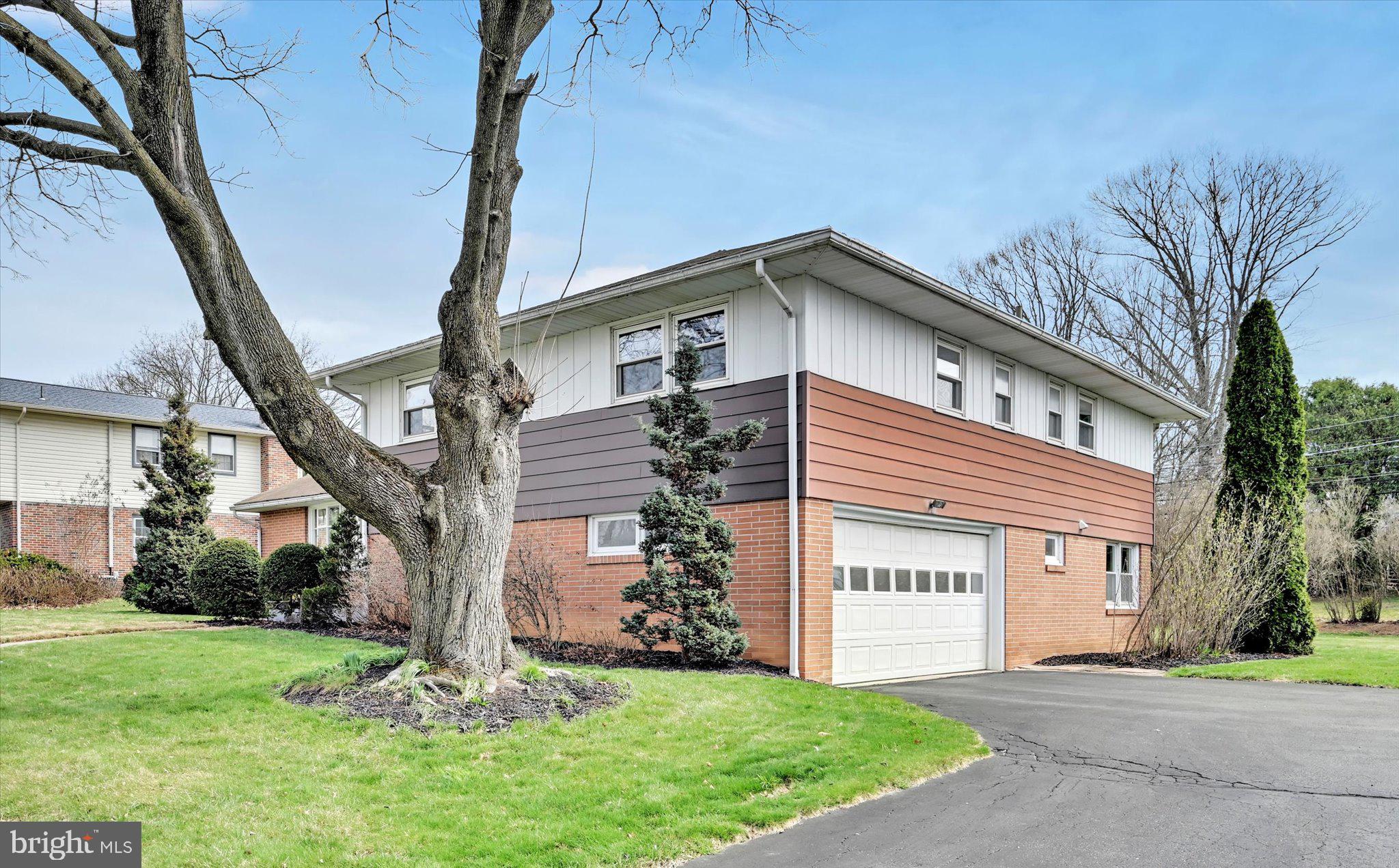 2910 Curtis Road Reading, PA 19609 - Photo 2 of 46