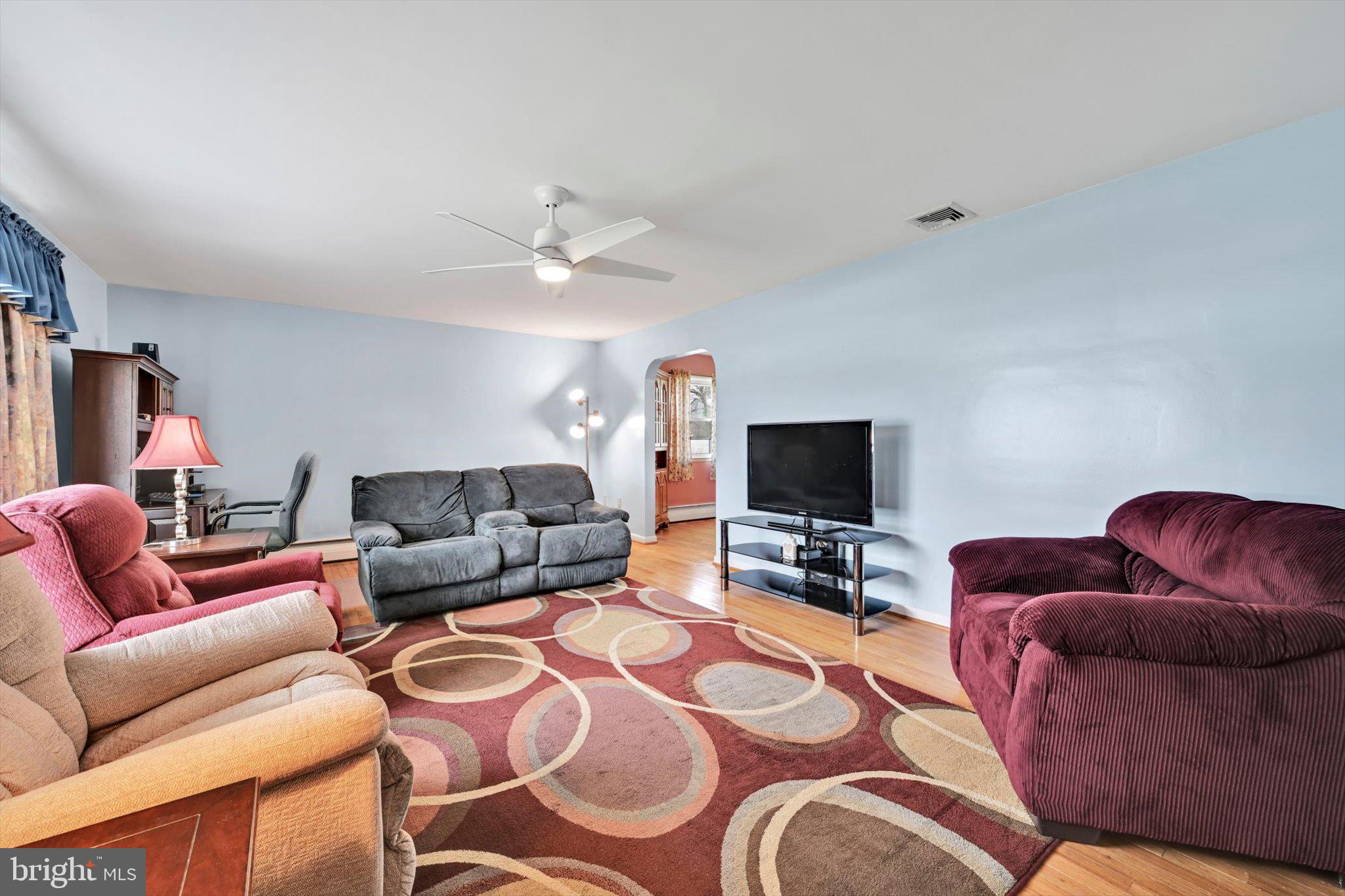 2910 Curtis Road Reading, PA 19609 - Photo 5 of 46