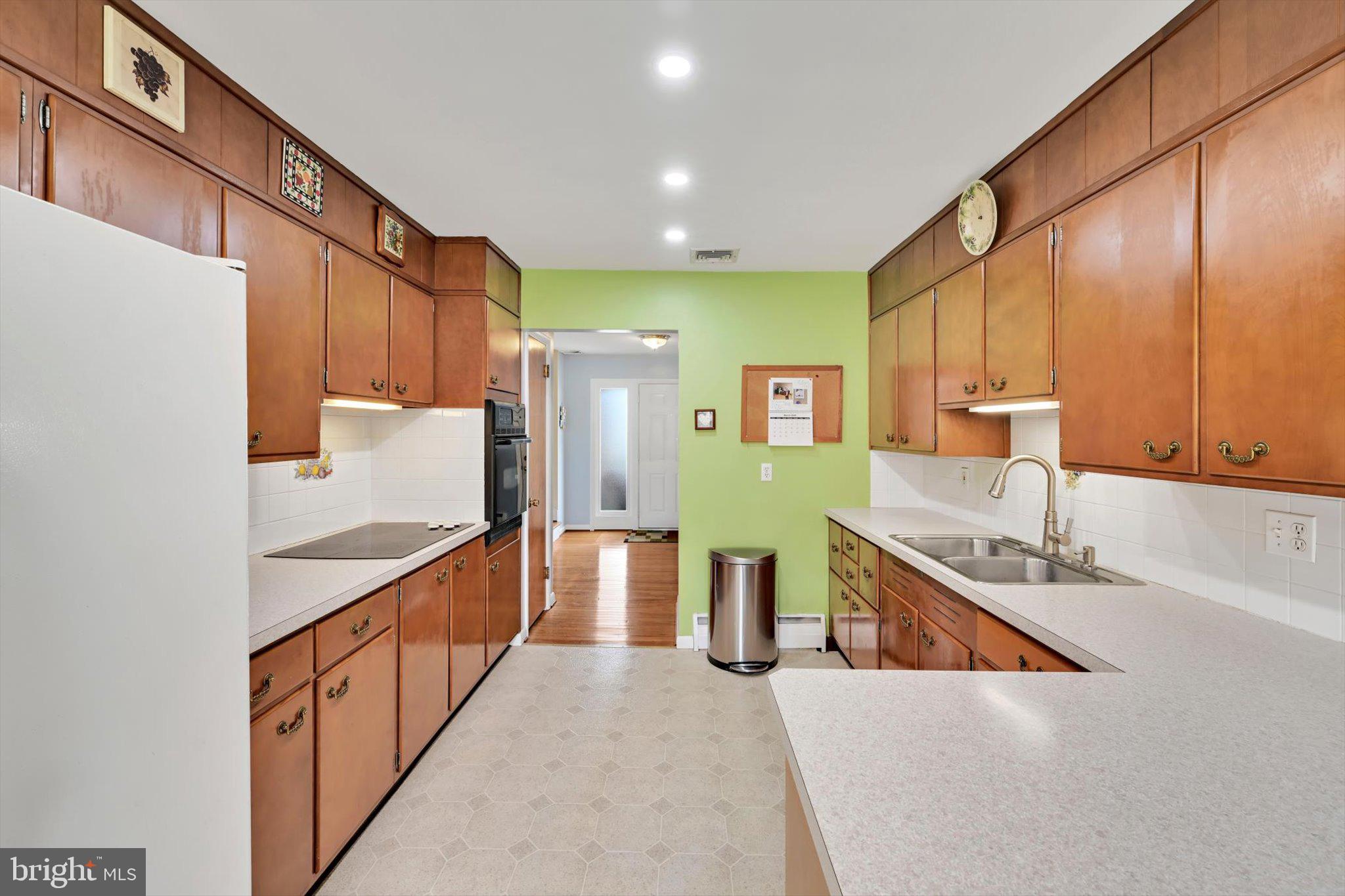 2910 Curtis Road Reading, PA 19609 - Photo 10 of 46