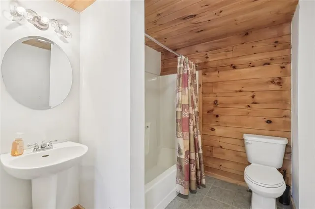 $490,000 | 315 Frankfort Springs Drive, Georgetown, PA 15043