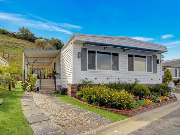 $319,000 | 2550 Pacific Coast Highway, Unit 255, Torrance, CA 90505