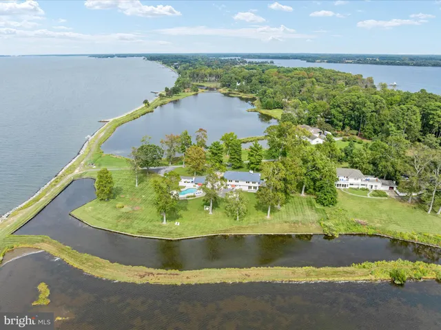 a view of house with a big yard
