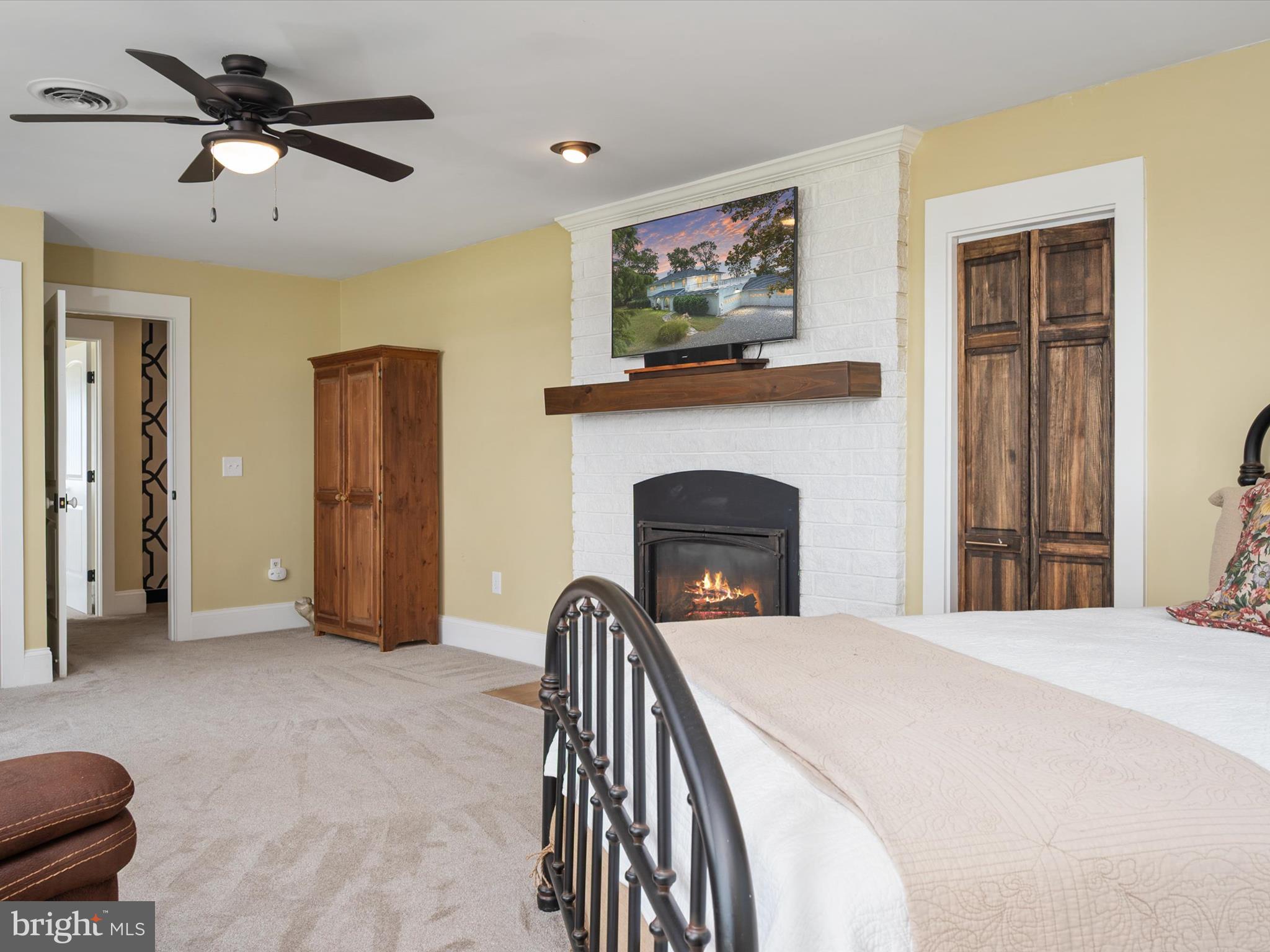 133 Kilby Point Queenstown, MD 21658 - Photo 49 of 87 a view of livingroom with furniture and a ceiling fan