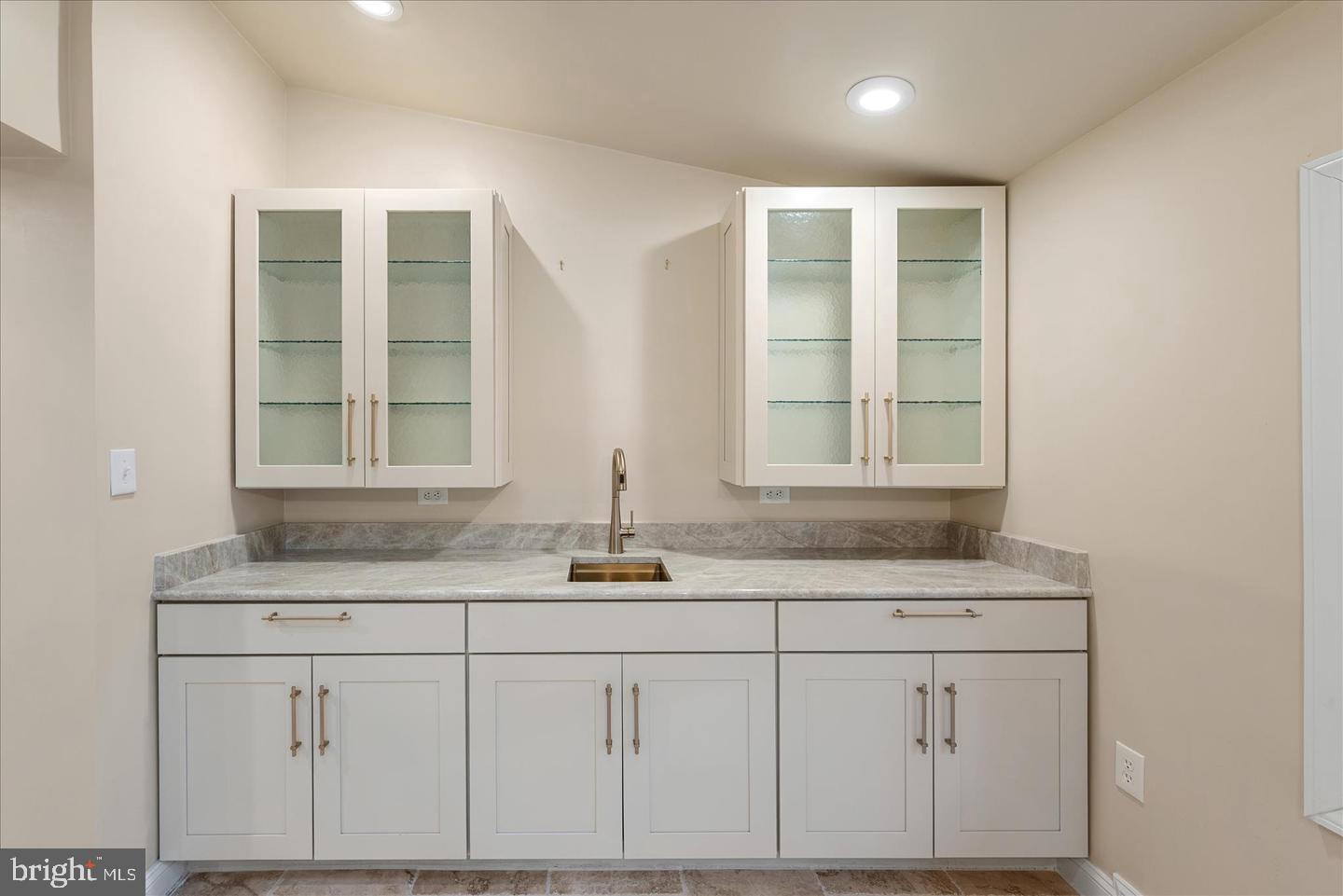 9036 Jeffery Road Great Falls, VA 22066 - Photo 20 of 56 Wet Bar