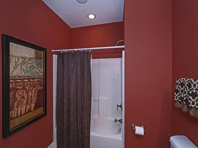 a view of entryway with elevator