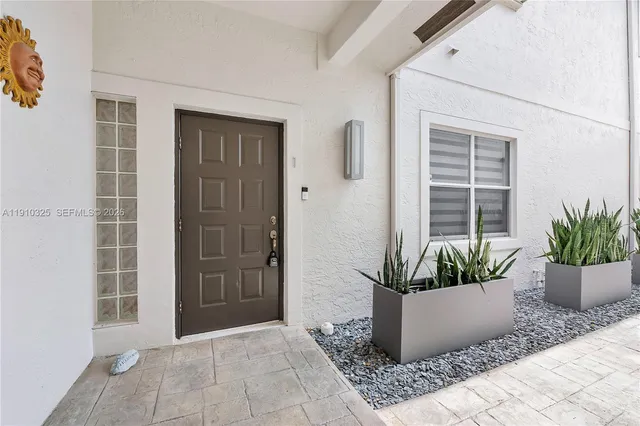 a view of a livingroom with furniture and an entryway