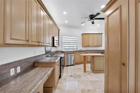 a view of a livingroom with furniture and a ceiling fan