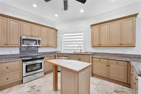 $719,000 | 2737 Northeast 28th Court, Unit 1, Lighthouse Point, FL 33064