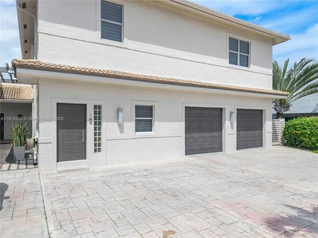 a view of a house with entryway
