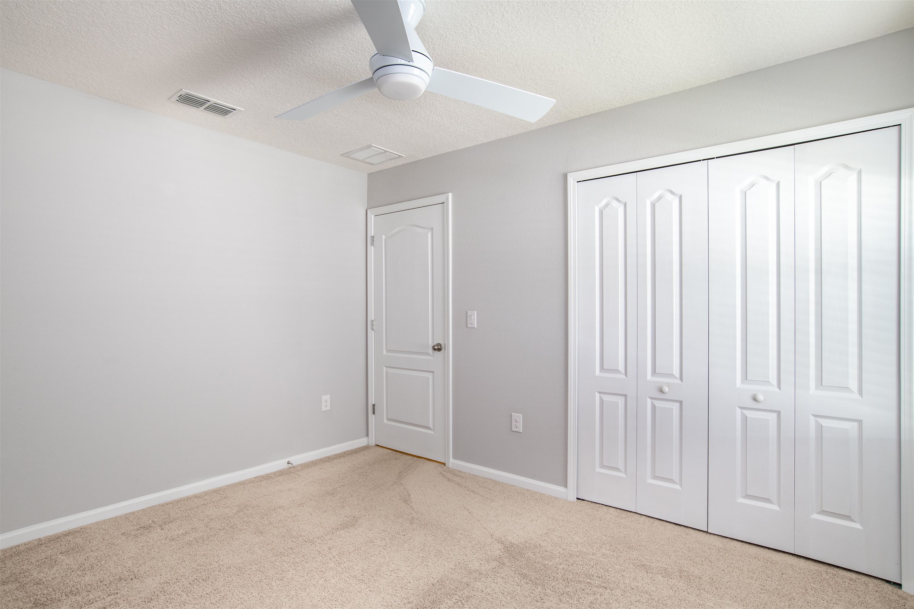 485 Crescent Key Drive St. Augustine, FL 32086 - Photo 40 of 46 an empty room with a empty space and a window