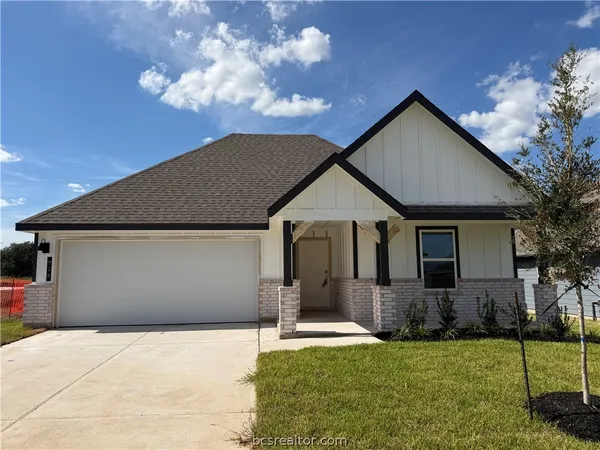 $326,450 | 916 Legrand Street, Brenham, TX 77833