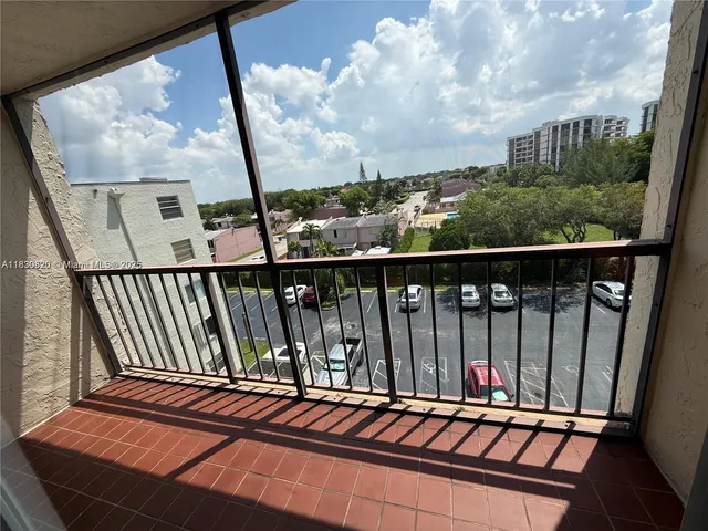 $2,200 | 14250 Southwest 62nd Street, Unit 524, Miami, FL 33183