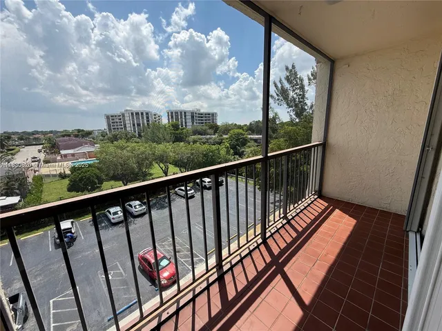 $2,200 | 14250 Southwest 62nd Street, Unit 524, Miami, FL 33183