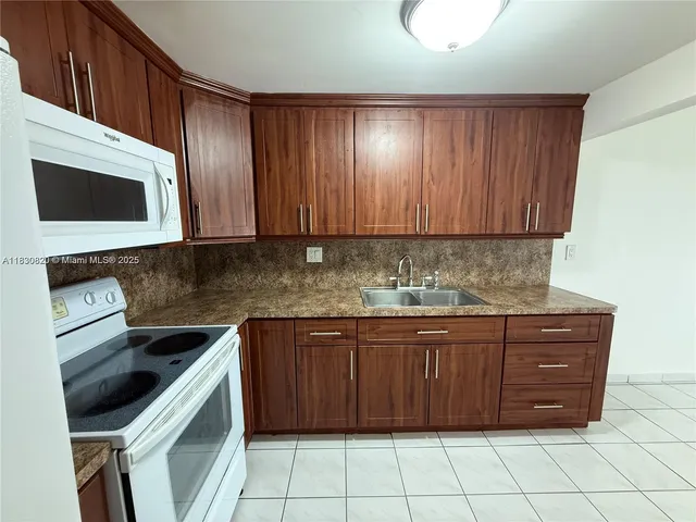 $2,200 | 14250 Southwest 62nd Street, Unit 524, Miami, FL 33183