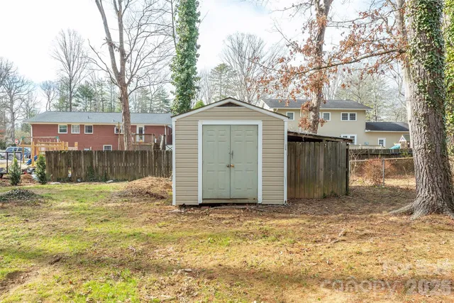 a view of a small yard in front of a house