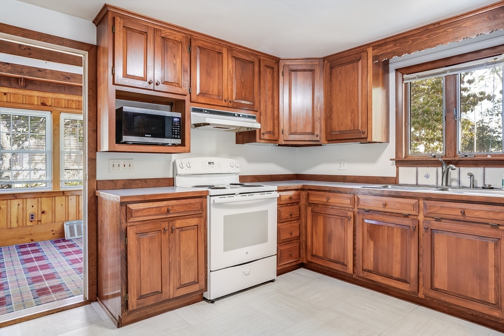 16 Sunnyside Road Woburn, MA 01801 - Photo 11 of 36 Gallery Image 11