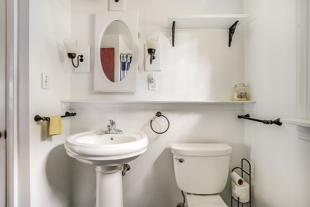 16 Sunnyside Road Woburn, MA 01801 - Photo 21 of 36 Gallery Image 21
