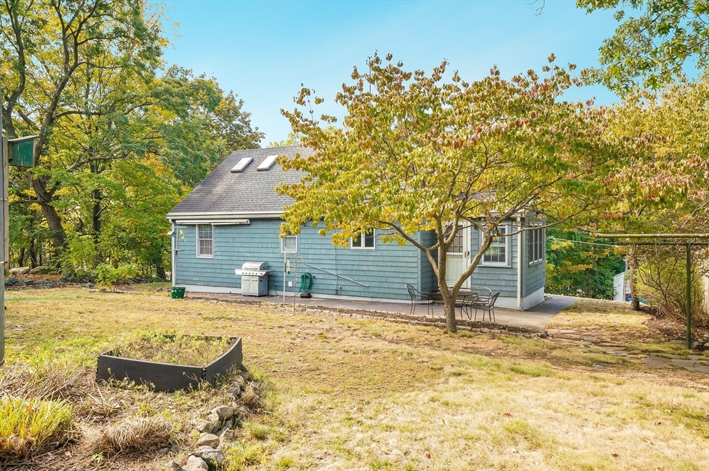16 Sunnyside Road Woburn, MA 01801 - Photo 4 of 36 Gallery Image 4