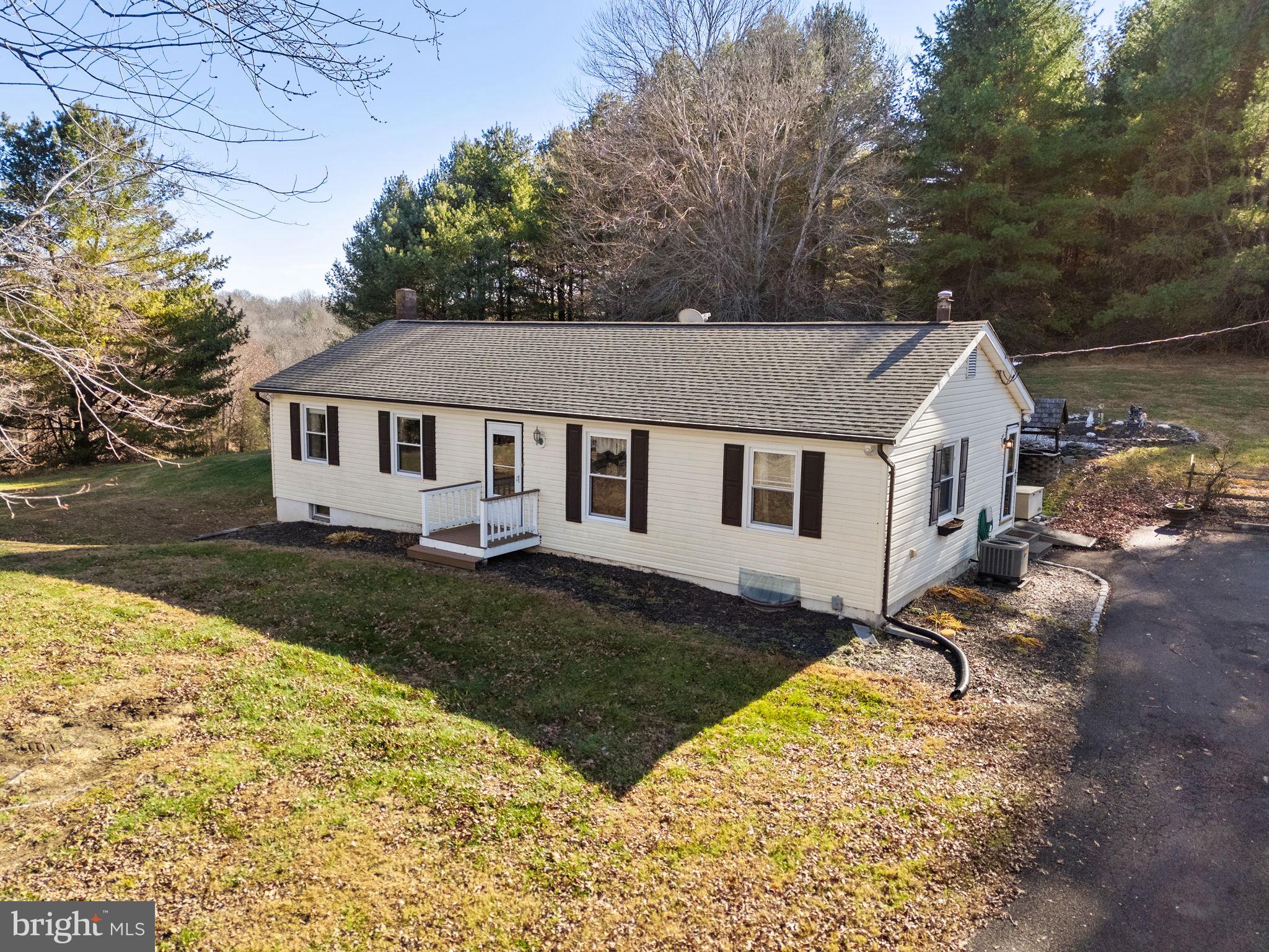 148 Viewtown Road Amissville, VA 20106 - Photo 10 of 56 a front view of a house with a yard