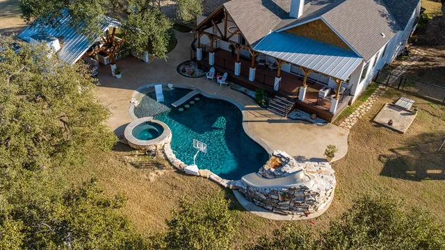 $2,500,000 | 409 East Main Street, Llano, TX 78643