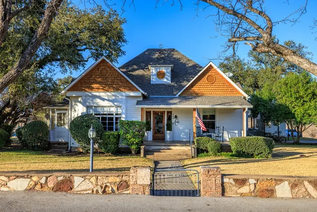 $2,500,000 | 409 East Main Street, Llano, TX 78643