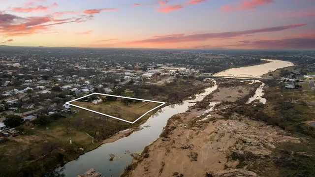 $2,500,000 | 409 East Main Street, Llano, TX 78643