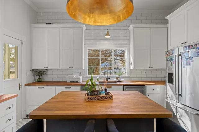 $2,500,000 | 409 East Main Street, Llano, TX 78643