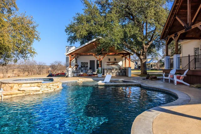 $2,500,000 | 409 East Main Street, Llano, TX 78643