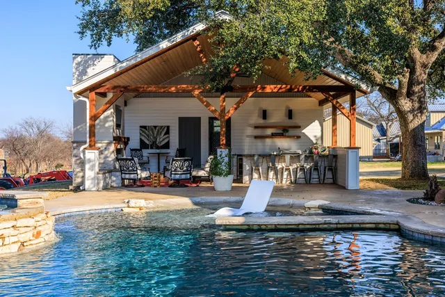 $2,500,000 | 409 East Main Street, Llano, TX 78643