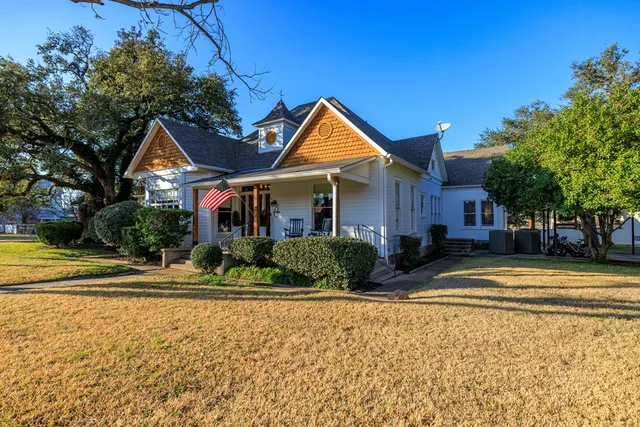 $2,500,000 | 409 East Main Street, Llano, TX 78643